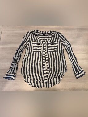 Anna Grey & White Striped Button-Down Shirt